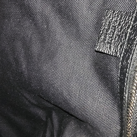 gently used Gucci Duffle Bag with Original Dust-bag Pride. Only worn 2 times. - Picture 5 of 12